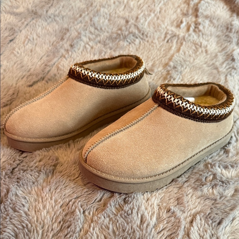 Aspen Cozy Tan Suede Slip-On Clog Slippers with Knit Trim 13 youth